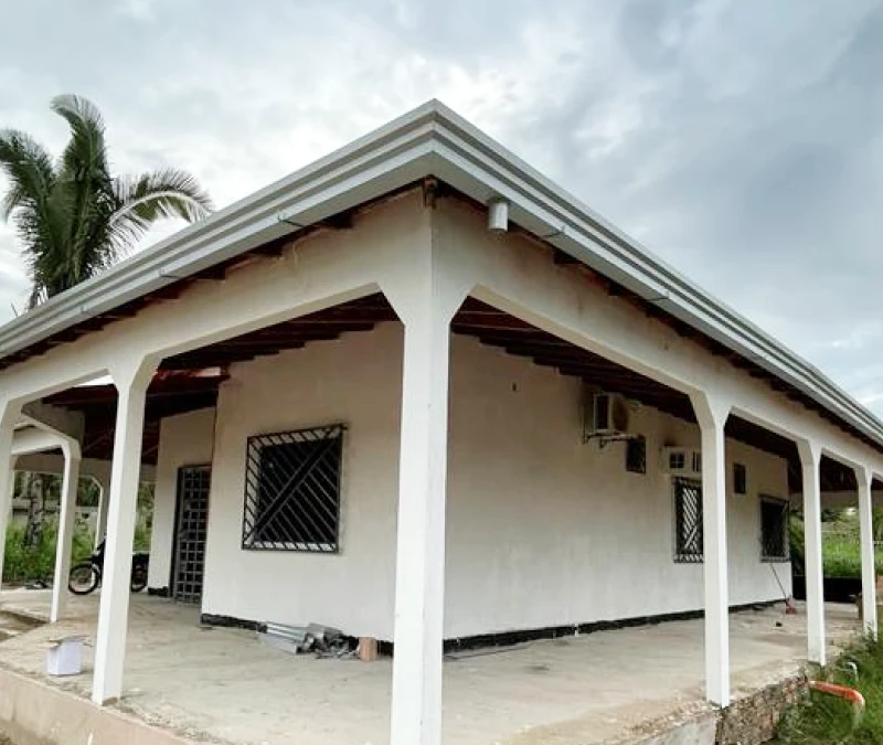 Casa em Santarém com calhas instaladas em todo o contorno do telhado